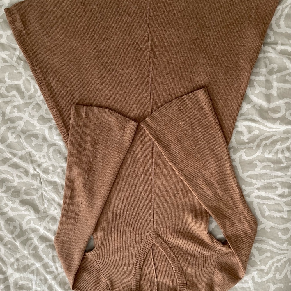 BCBG XS Classic Ribbed Midi Sweater Dress in Warm Tan